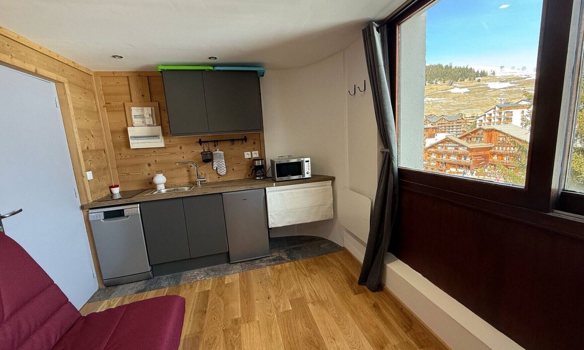 Venosc Apartment | Les 2 Alpes studio 2 ppl with ski station view