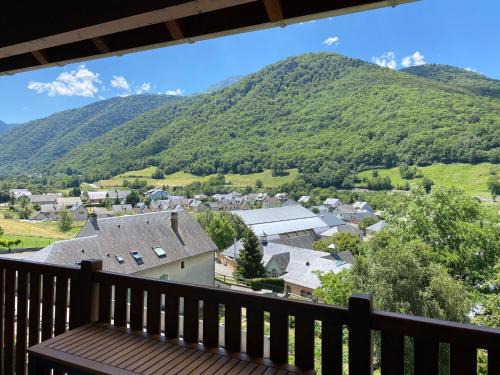 Arreau Apartment | Les Balcons de La Neste - Appt 1 à 6 personnes (Balcon et vue montagne)
