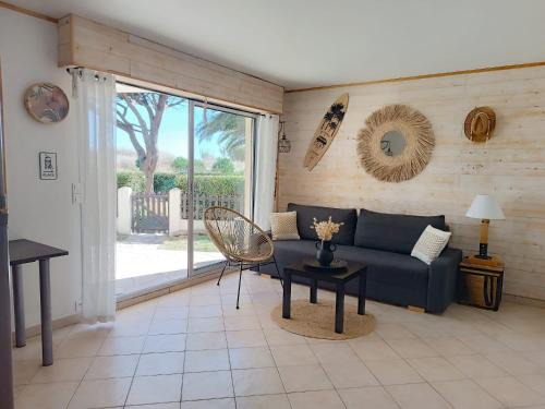 Saint-Cyprien Plage Apartment | LES CAPITELLES 5 - Accès direct à la plage depuis le jardin - T2 avec cabine - 6 pers - jardin - Piscine - parking