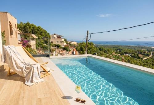 Castellet i la Gornal Villa | Les Flors de Cunit Villa Liria