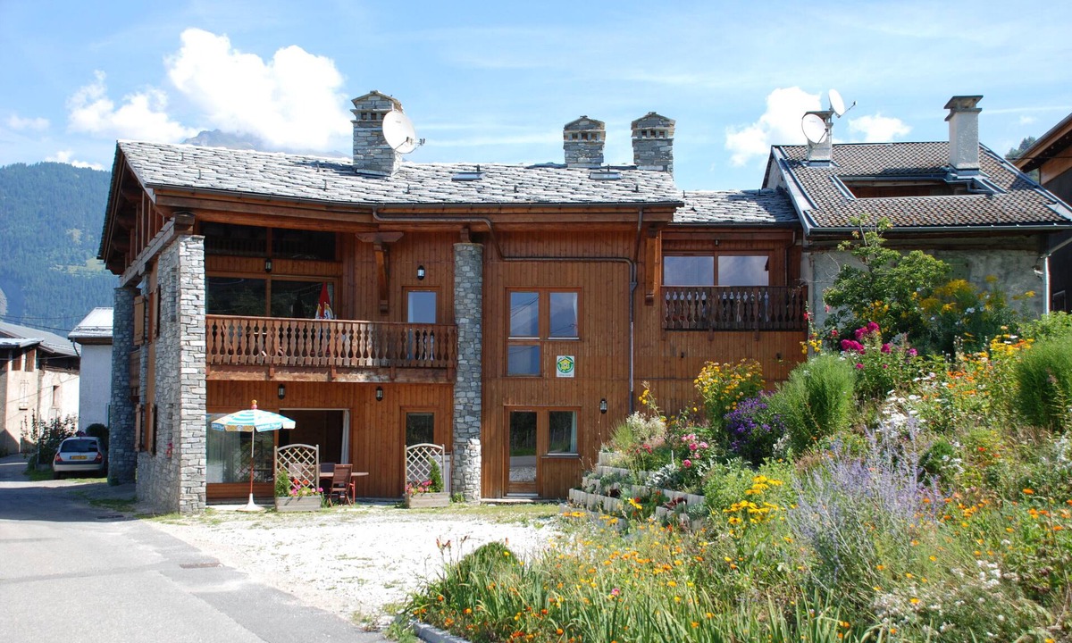 Bourg-Saint-Maurice Ski Chalet | Les Gentianes Chalet Darentasia, 5 minutes from the slopes with the funicular