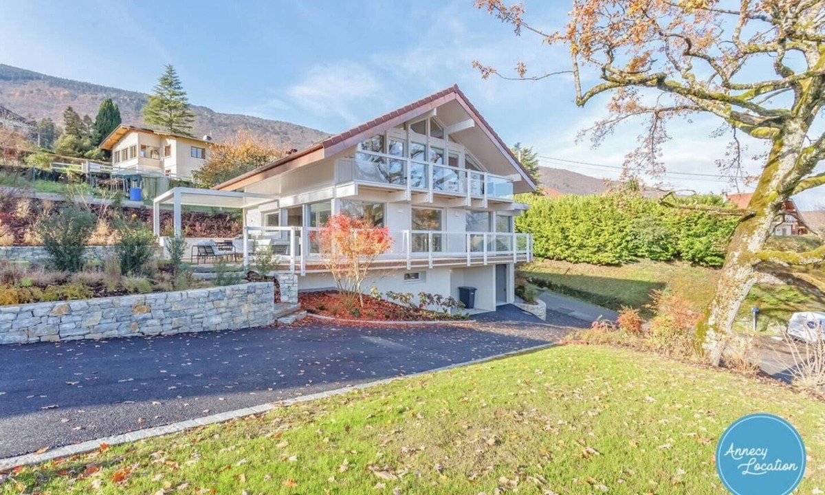 Saint-Jorioz House | Les Terrasses de la Tournette - lake and mountain view.
