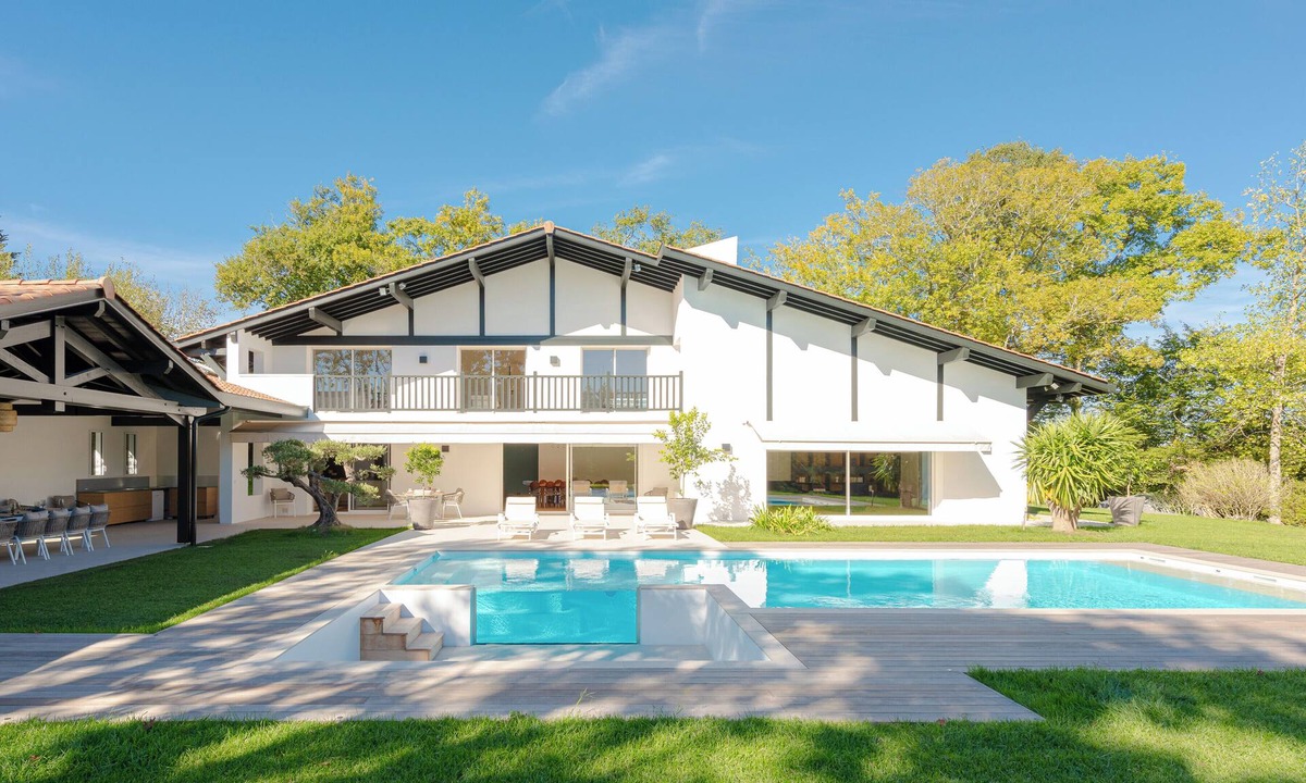 Bassussarry House | L’Instant – Luxury 6-bedroom house with heated pool in Bassussarry