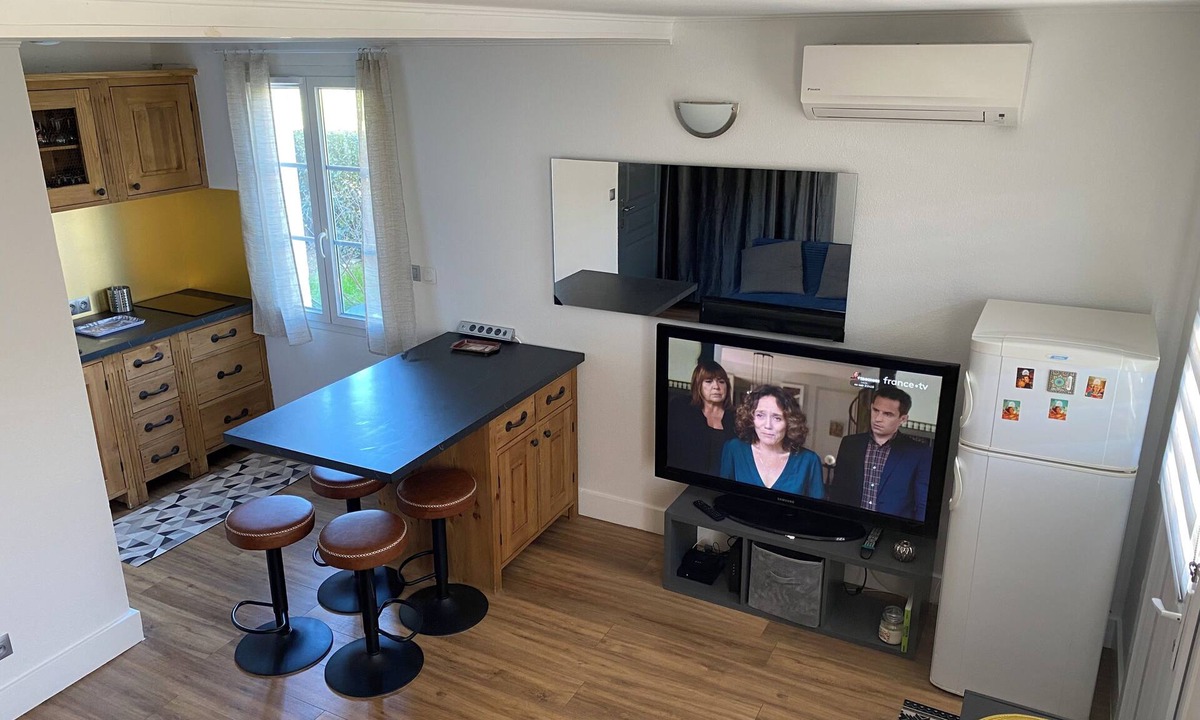 Gallargues-le-Montueux Condo | Little House