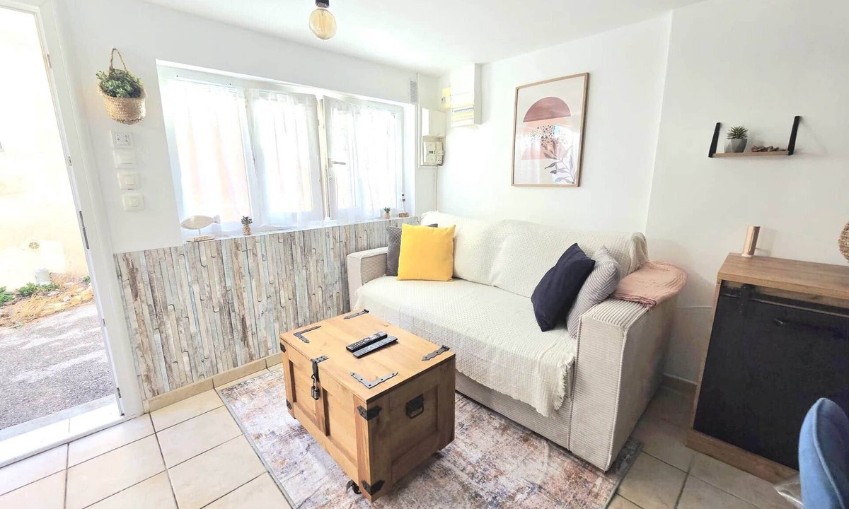 8th Arrondissement House | Loù Cabanoù 35 m from the seafront