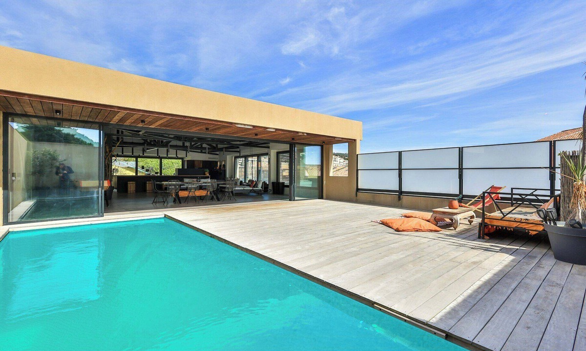 Bandol Apartment | Loft with rooftop pool in central Bandol