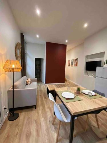 Brive-la-Gaillarde Apartment | Logement entier-Clim-100%équipé-Hypercentre-Balcon