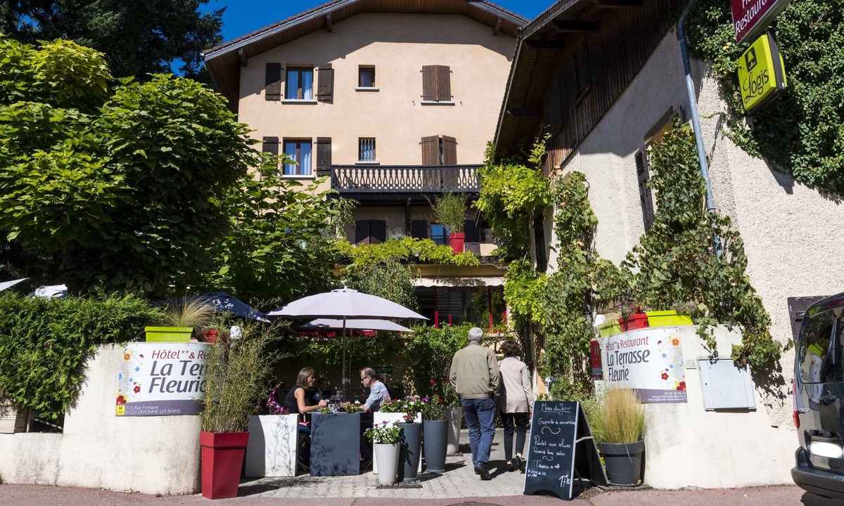 Divonne-les-Bains Hotel | Logis Hôtel La Terrasse Fleurie