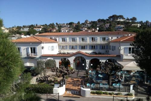 Les Issambres Hotel | Logis Hôtel le Provencal Rest les Mûriers