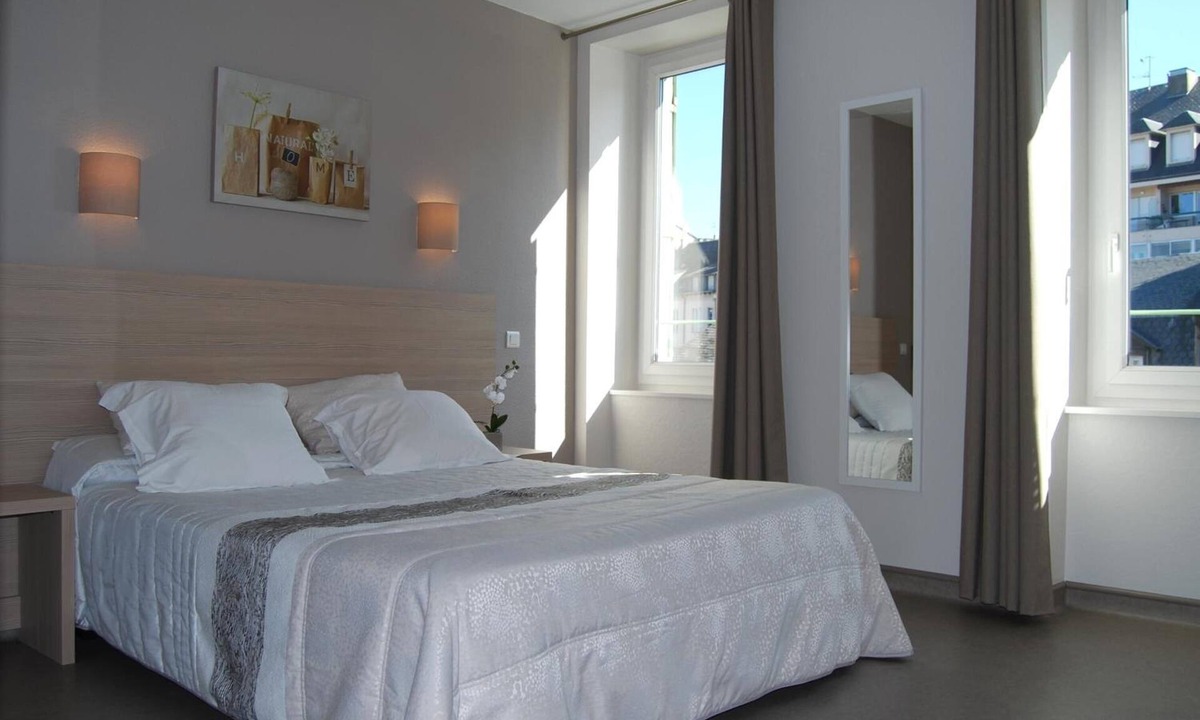 Rodez Hotel | Logis Hôtel Restaurant du Midi