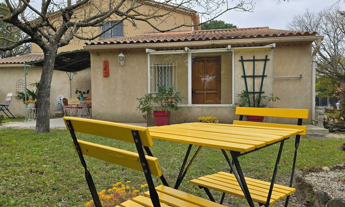 Montsegur-sur-Lauzon Apartment | Lou Vaqui - small house with garden