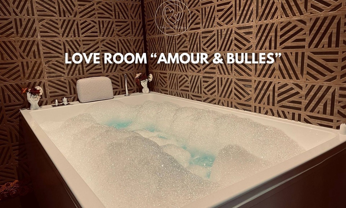 Bourg-les-Valence Apartment | Love & Bubbles Love Room Premium - Balneo - Sofa Tantra - Air conditioning - Valence