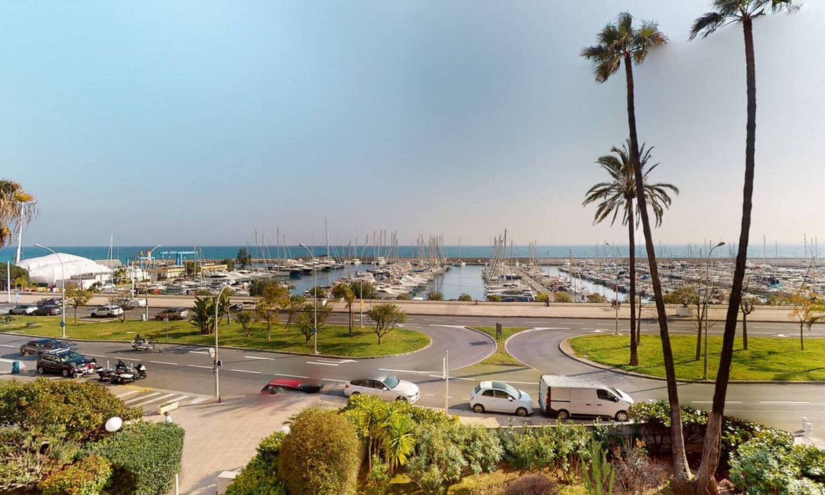 Menton Apartment | Lovely apartment with terrace, pool, parking and WiFi