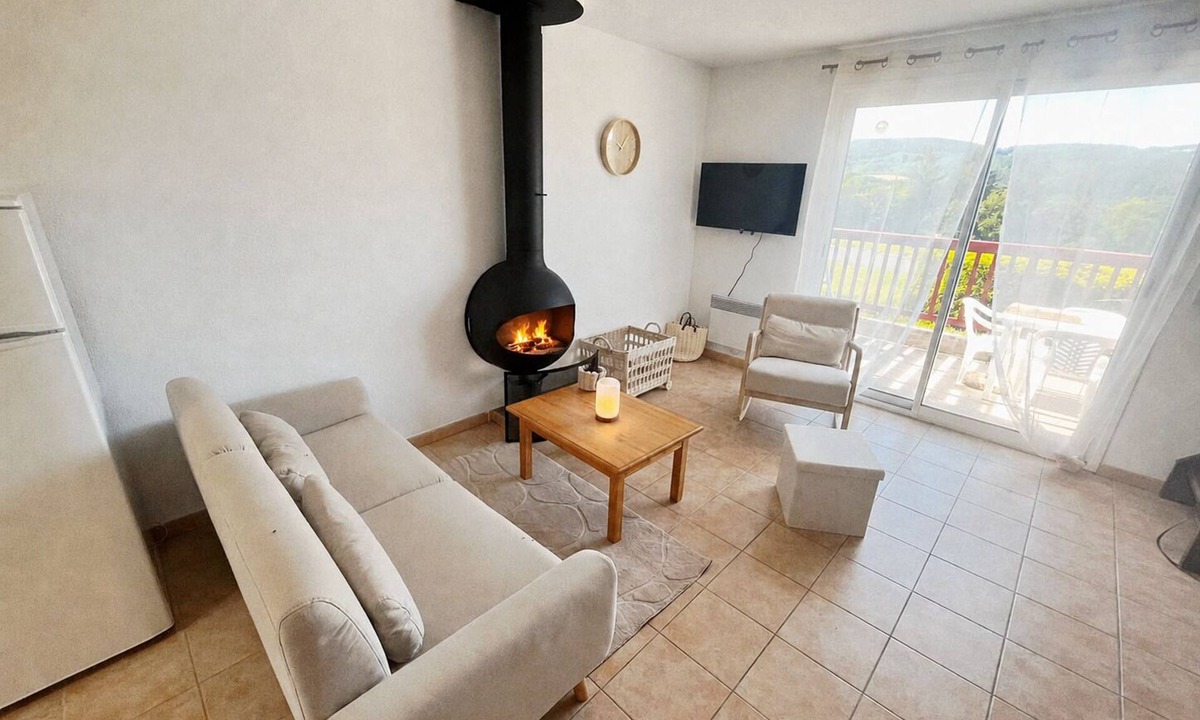 La Salvetat-sur-Agout Ski Chalet | Lovely lakeside chalet