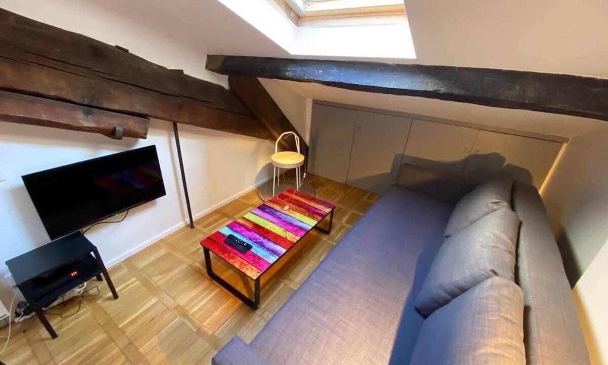 Gorge de Loup Apartment | Lovely studio in the 9th arrondissement, near the quays.