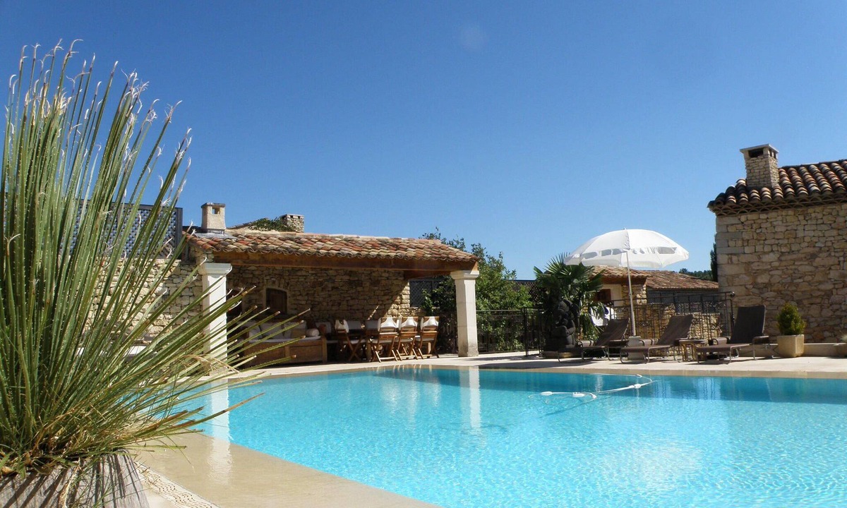 Rustrel Villa | Luberon: prestigious villa with infinity swimming pool and large garden