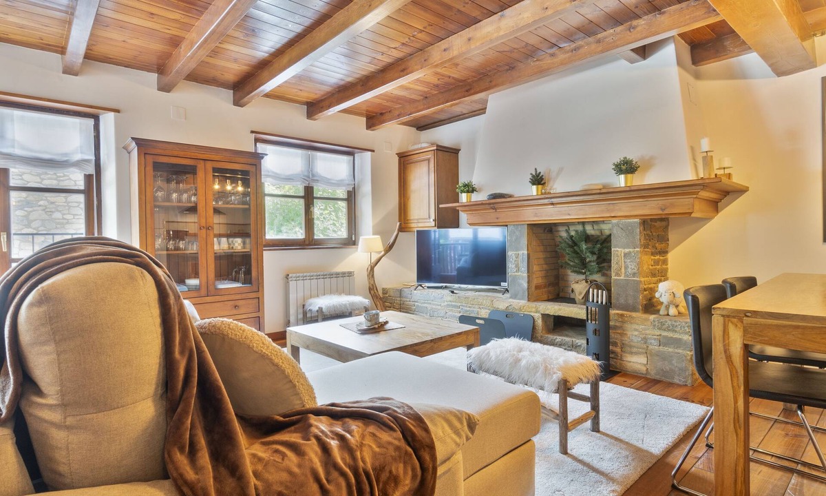 Arties Apartment | Luderna - Apto con terraza Rouche