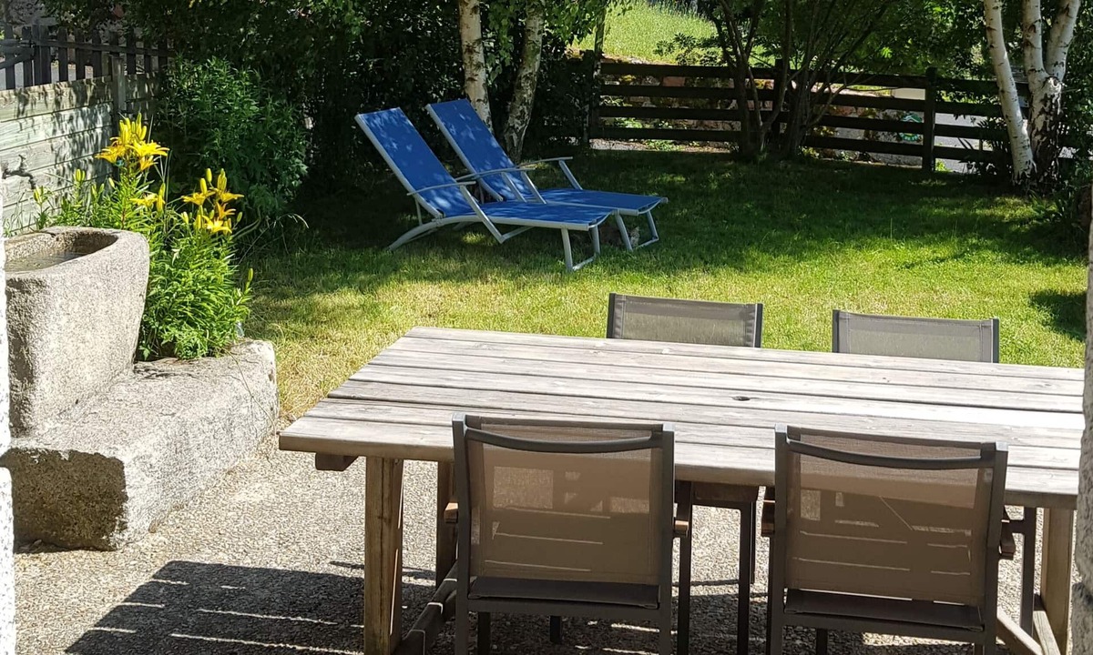 Saint-Alban-sur-Limagnole Cottage | Luminous gîte- 8 pers -Margeride, Aubrac, nature and peace