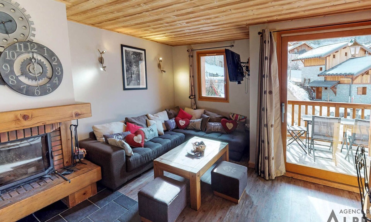 Saint-Martin-de-Belleville Ski Chalet | Luxurious 8-Bed Chalet with Sauna and Mountain Views in Quiet Village Setting