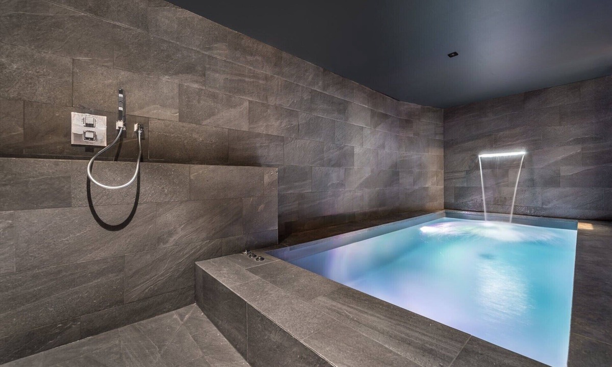Val-d'Isere Apartment | Luxurious duplex with private pool and concierge services