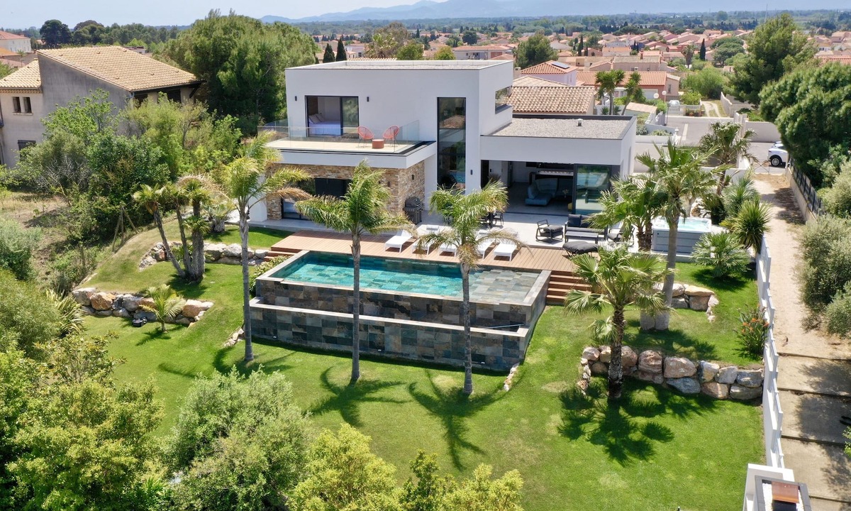 Saint-Nazaire Villa | Luxurious villa with pool, jacuzzi and exceptional view! 5 minutes from the beach