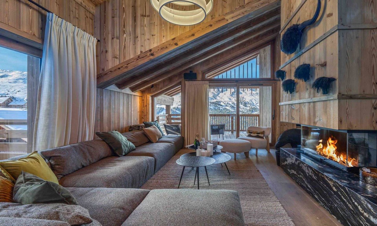 Meribel Apartment | Luxury Chalet Apartment at Méribel's Ski Slopes with Parking