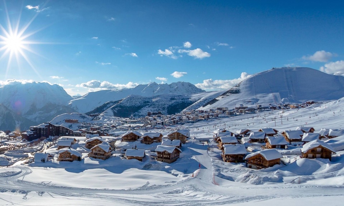 Bergers Ski Chalet | Luxury family chalet Ski-in/Ski-out -Fireplace-Giant Sundeck -Jacuzzi Steam Room
