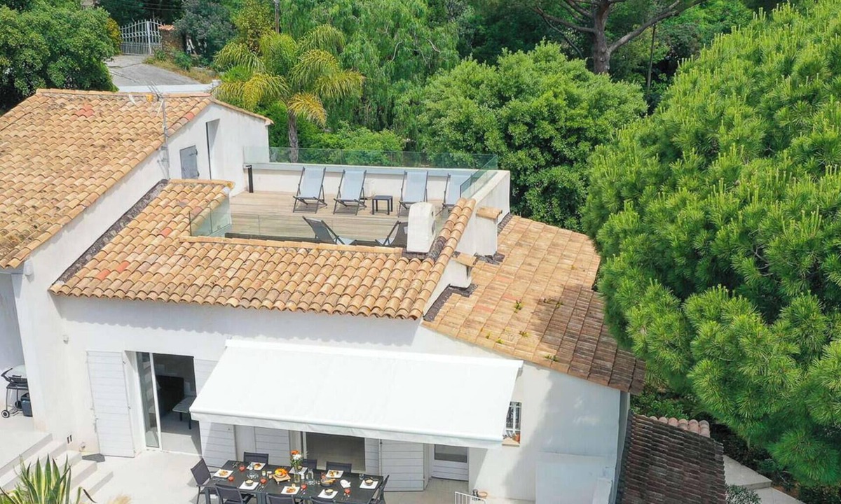 Le Lavandou Villa | Luxury Villa with Pools and Relax Area in Aiguebelle for 10 people