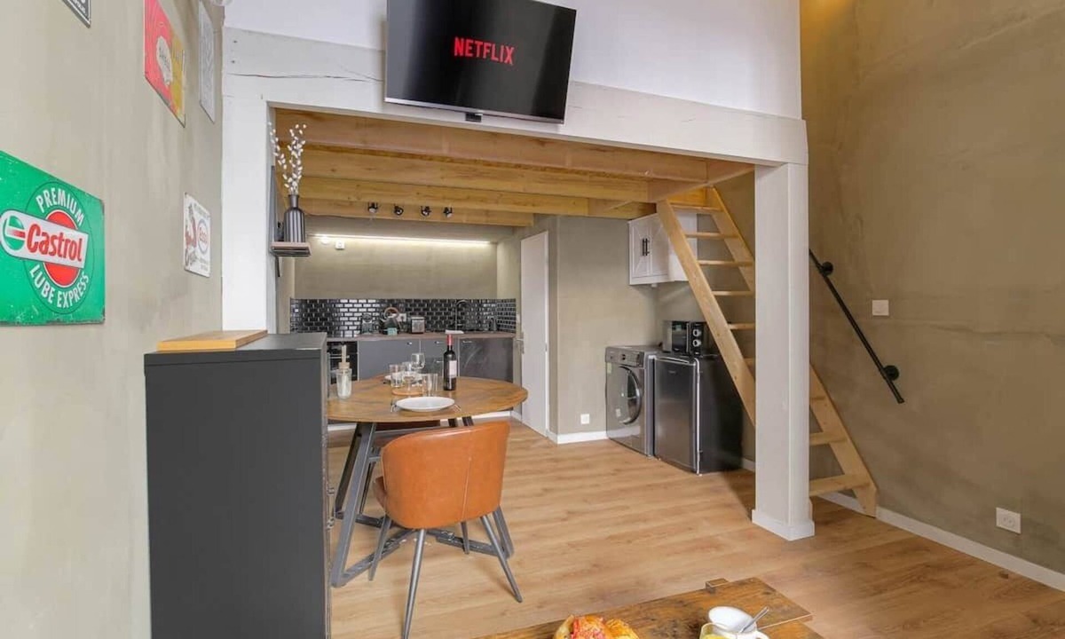 Saint Clair Apartment | Lyon City - New Industrial Loft w/Mezzanine