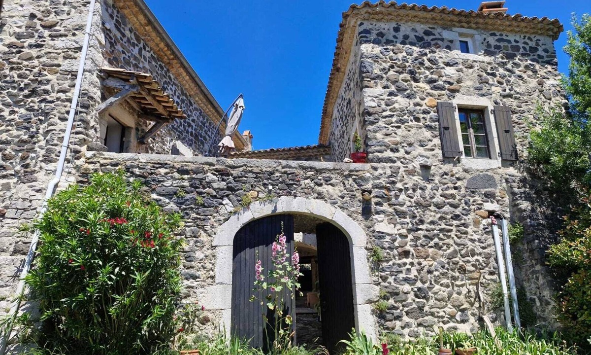 Lussas House | Magnanerie Isolée au Milieu de 8Ha de Thym Sauvage en Surplomb de la Vallée