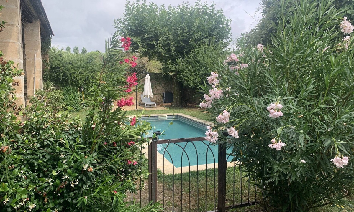 Charleval Cottage | Magnificent outbuilding in Mas Provencal with swimming pool, near Pont Royal golf course