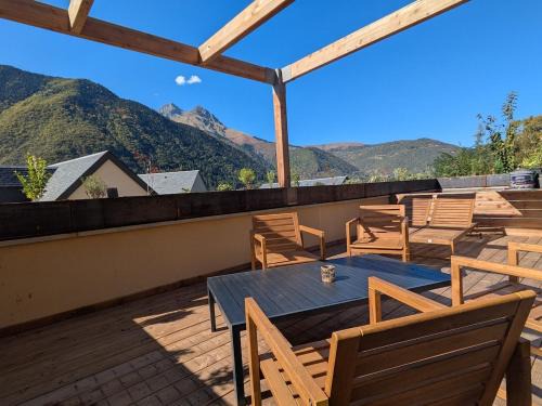 Guchan Ski Chalet | Maison Aur'Izon - mountain view - petanque court