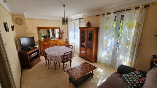 Saint-Esteve House | Maison avec 3 chambres et jardin