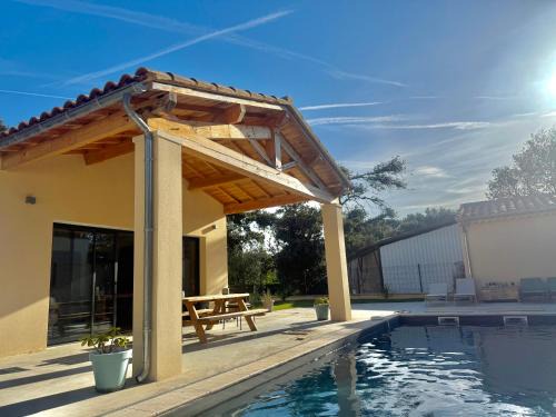 Reauville House | Maison avec piscine privée et jardin en Drôme provençale
