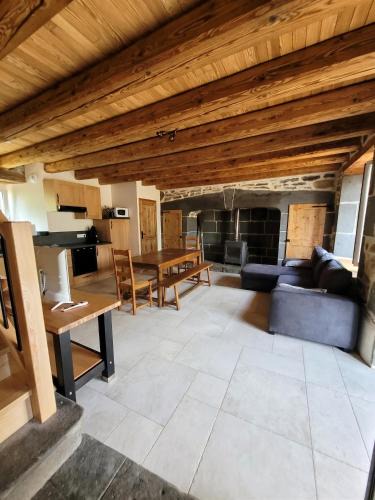 Alleuze House | Maison charmante à Alleuze – 90 m² avec terrasse