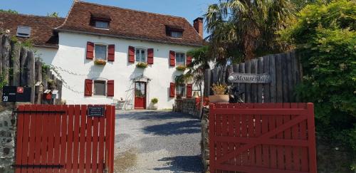 Aroue-Ithorots-Olhaiby House | Maison d'hôtes, gîte MOURENIA à Aroue GR65
