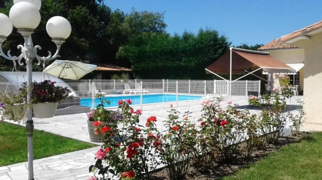 Begadan House | Maison de charme a Begadan avec piscine partagee