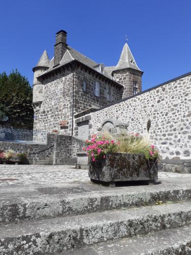 Vic-sur-Cere Bed & Breakfast | Maison du Chevalier des Huttes - Table et Chambres d'hôtes