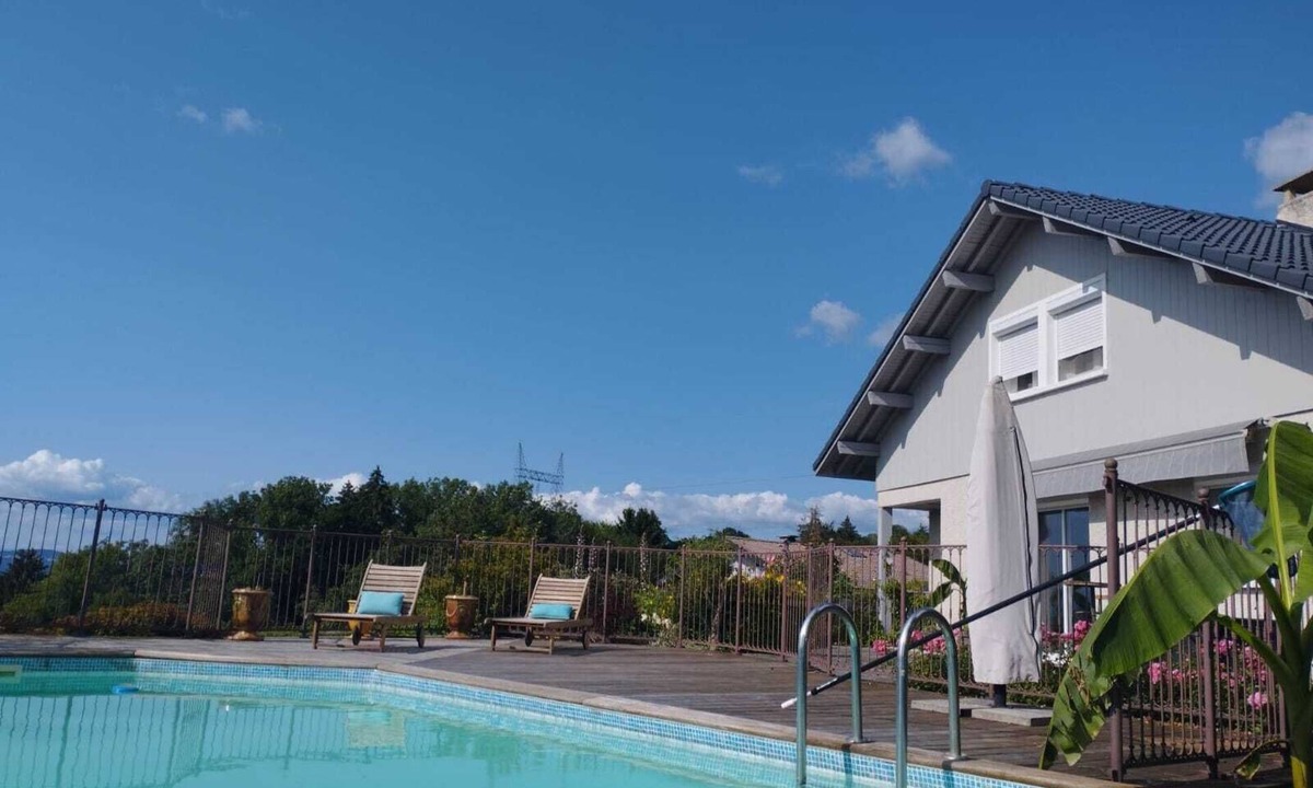 Quintal House | Maison Familiale en Haute-savoie Avec Piscine et Petits Équipements de Fitness