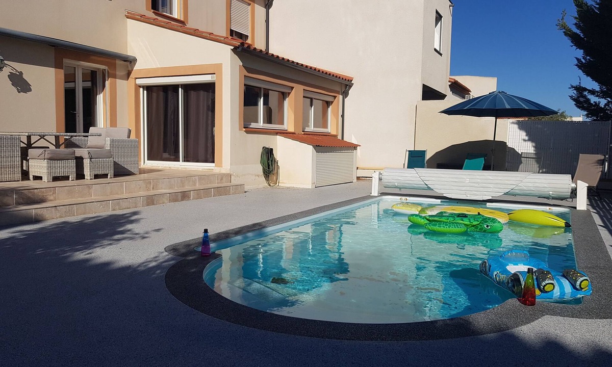 Pollestres House | Maison Familiale: Piscine/home Cinéma/jaccuzi à 20 mn des Plages!