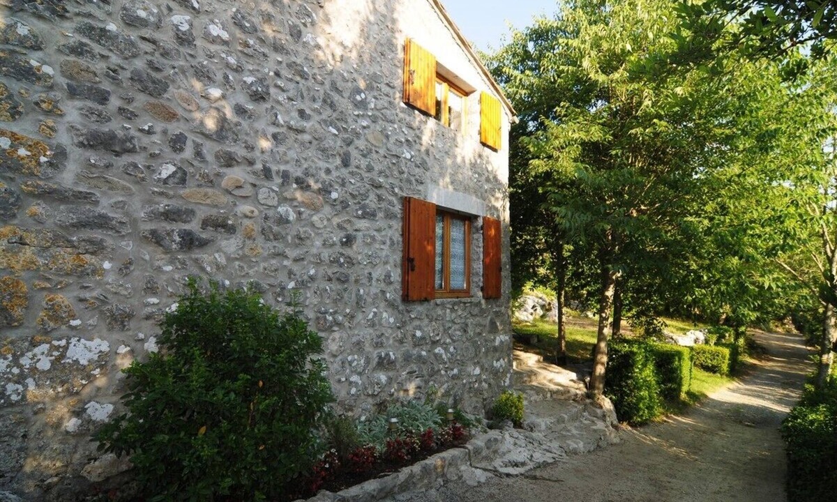 Balazuc House | Maison Individuelle au Calme, Joli Cadre Verdure, Proximité Baignade