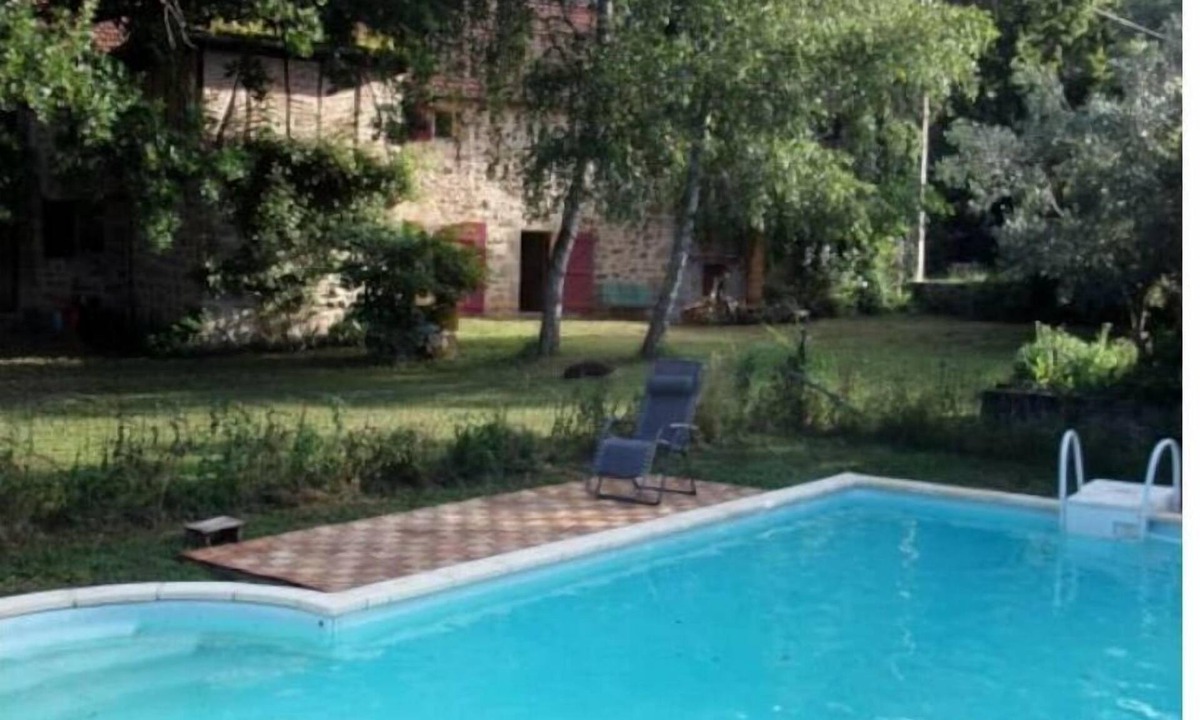 Capdenac Villa | Maison Quercynoise au Calme Avec Piscine