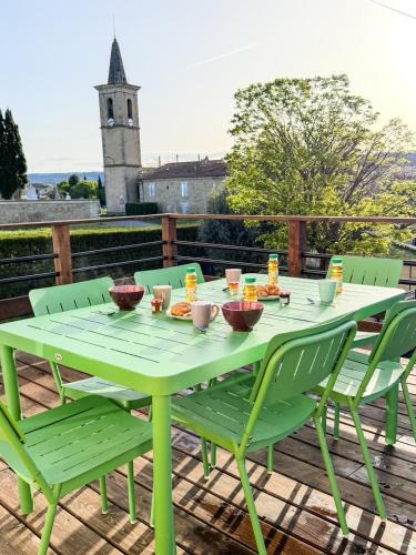 La Brillanne House | Maison rétro 80 90 avec terrasse clim et vue Provence