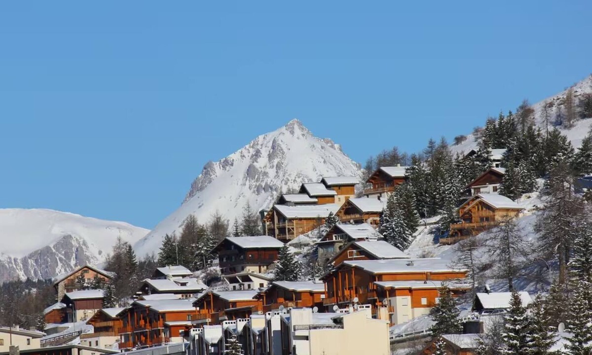 Guillaumes Hotel | Making The Best Memories Along The Way! Close to Skiing & Mountain Hiking!