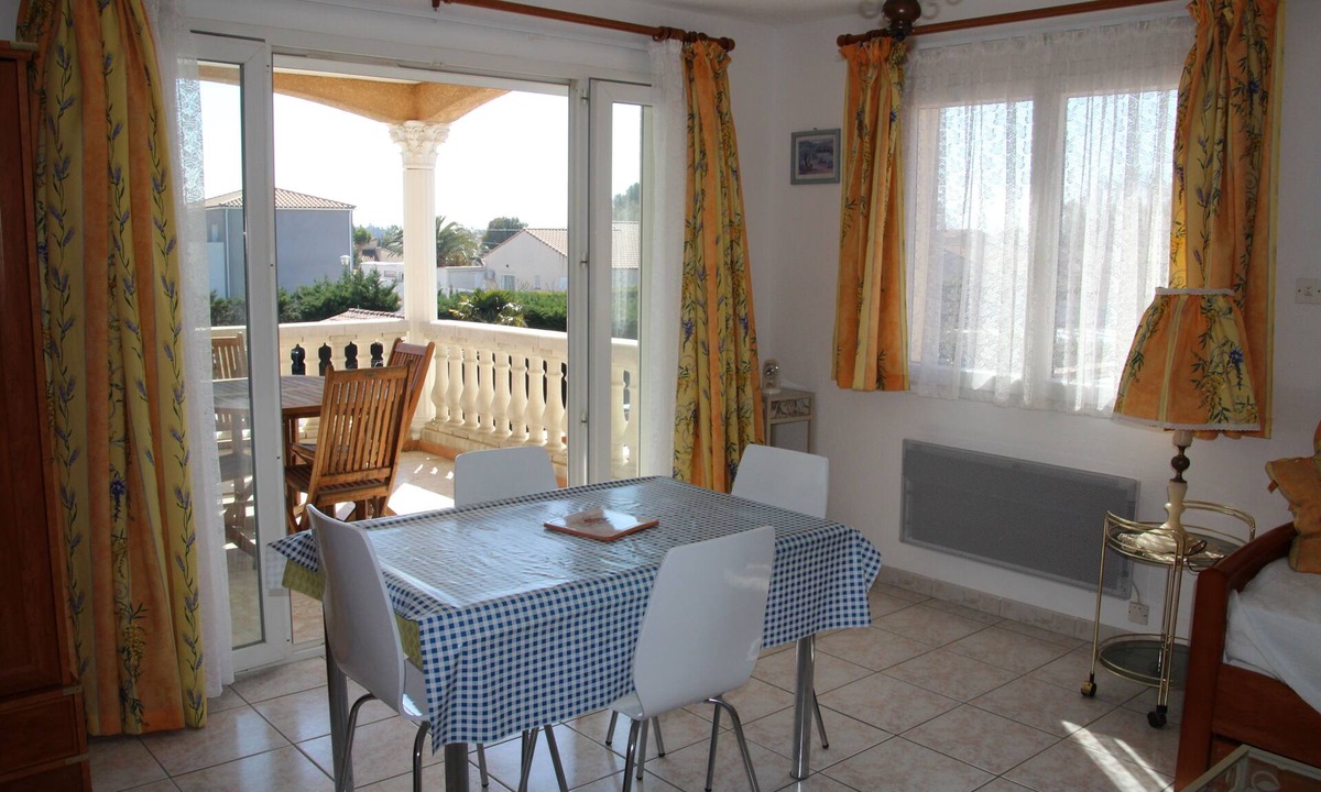 Villelongue-de-la-Salanque Apartment | MANON * Vacation Rental Near the Sea, Air Conditioning, Private Enclosed Parking, South-Facing Terrace