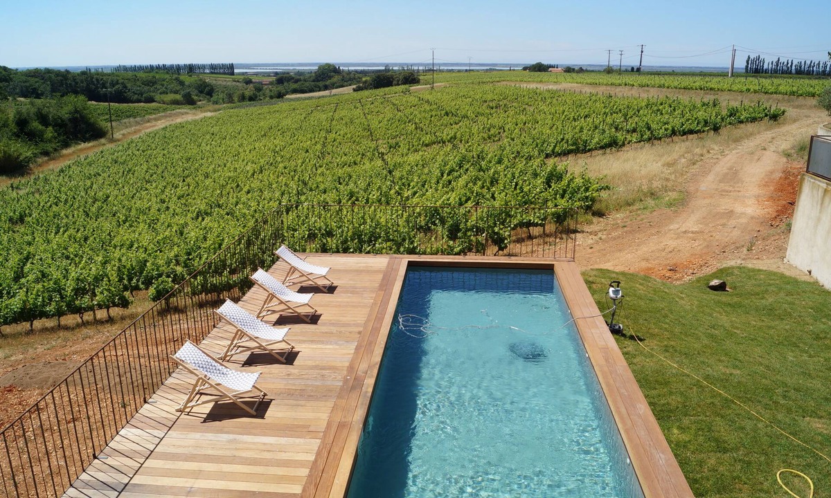 Vauvert House | MAS AT THE HEART OF A VINEYARD in AB