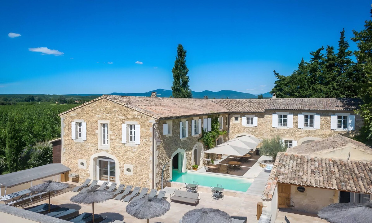 Grillon Villa | Mas Loisonville: 32 Guests, Private Pool, Weddings, Seminars & Family Holidays