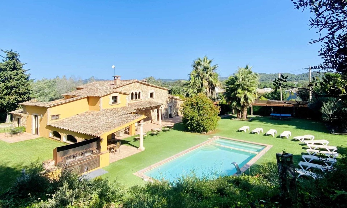 Mont-Ras House | Mas Molines House with pool, jacuzzi and barbecue areas on the Costa Brava.