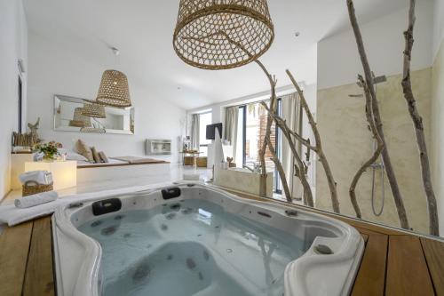 Saint-Laurent-d'Aigouze House | Mas Sainte Marie ,Piscine Chauffée