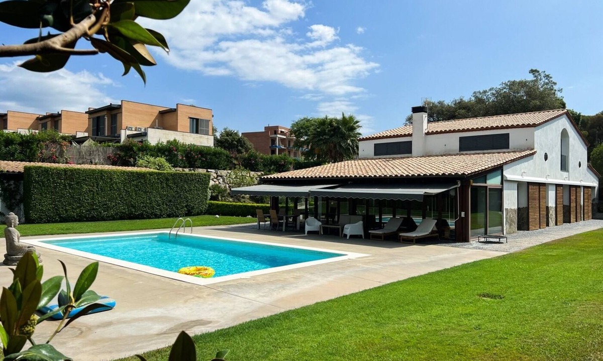 Sant Vicenc de Montalt House | MASIA FORN, 14-16pax, Family, Beach & Swimming Pool